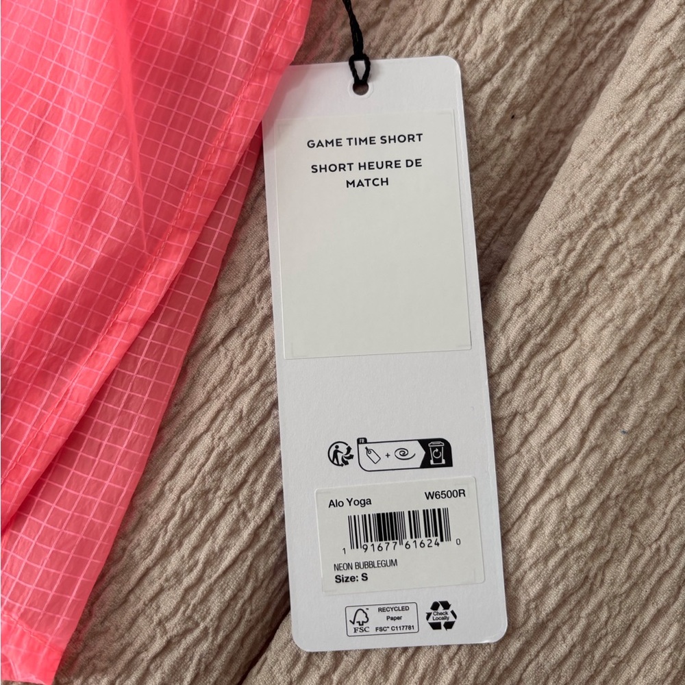 NWT ALO Yoga Neon Bubblegum Game Time Shorts - Picture 9 of 9